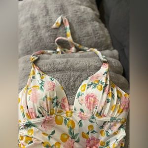 NWT Victoria’s secret One piece Swinwear.